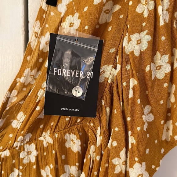 Floral plunge neck backless butterfly sleeve top - Picture 4 of 5